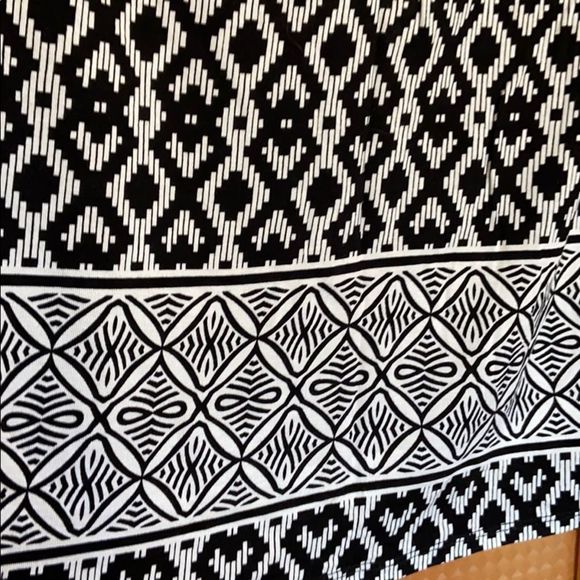*free with purchase*  Max Studio black and white midi skirt - Picture 4 of 4